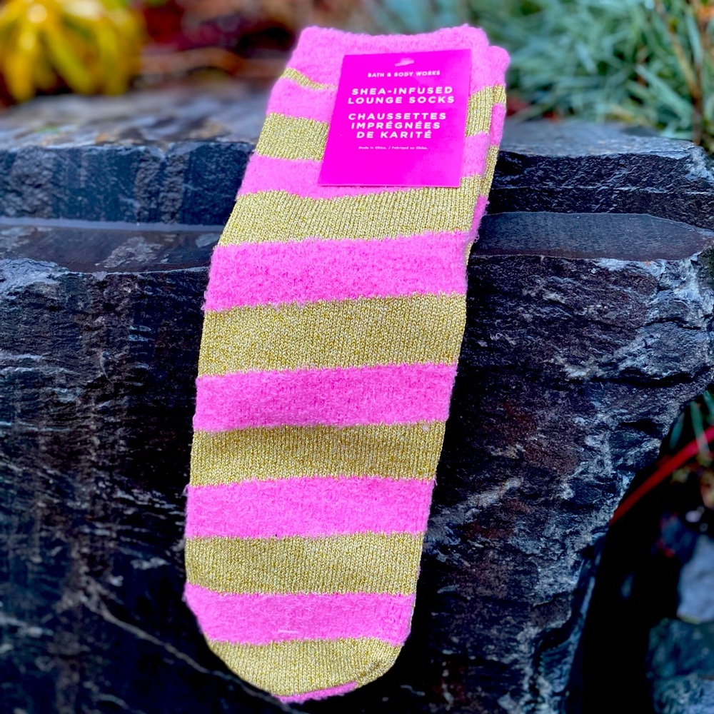 Beautiful Shea infused lounge socks Bath & body Works, socks New